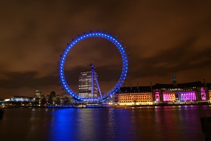 Private London Evening Tour by Car: Illuminated Landmarks & Night Photography photo 3