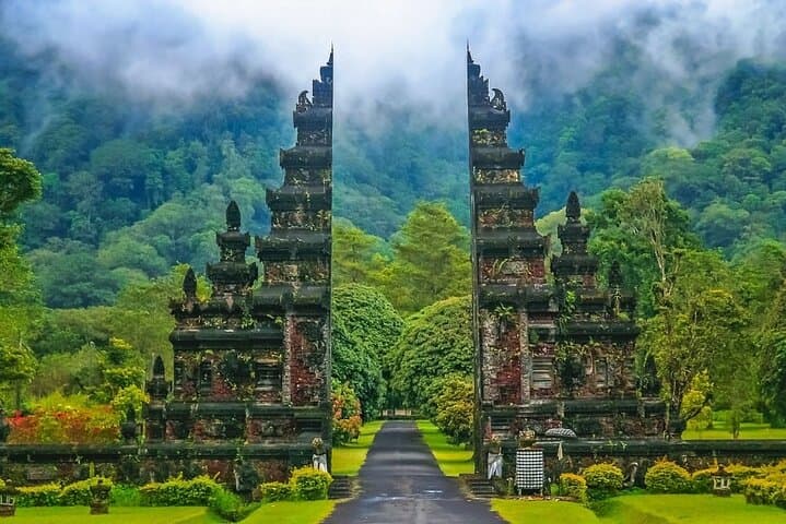 Private Bali Tour: Bird Park, Tegenungan Waterfall & Antonio Blanco Museum