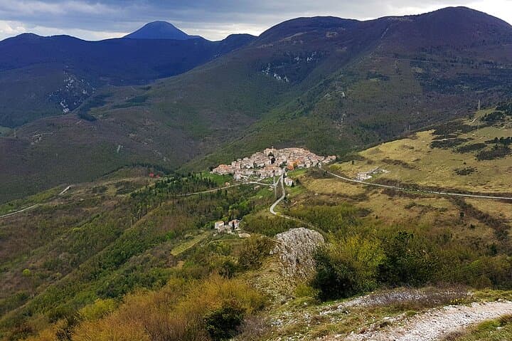 Castelletta to Grottafucile: 10km Guided Hike on Mount Revellone
