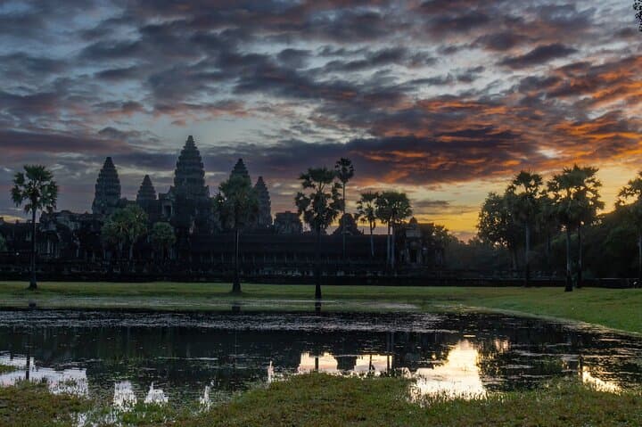 Exploring Angkor Wat: Practical Guide to the Ancient Temple Complex photo 2