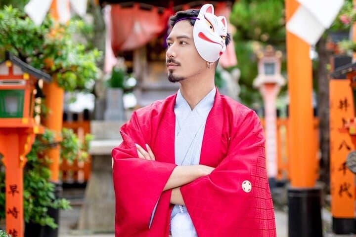 Men's Traditional Kimono Experience in Kyoto: Dress, Walk, Photograph
