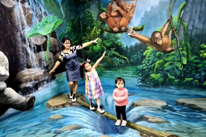 Step Inside 3D World Selfie Museum Dubai — Interactive Trick‑Art for Bold Photos photo 3