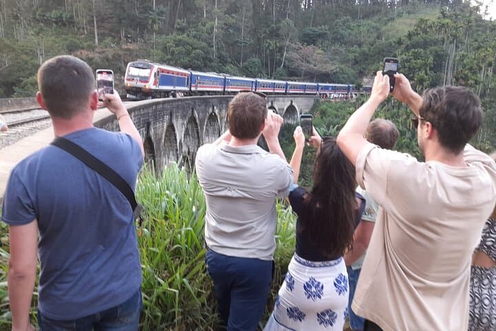4-Day Upcountry Sri Lanka Tour: Kandy, Nuwara Eliya & Cultural Highlights