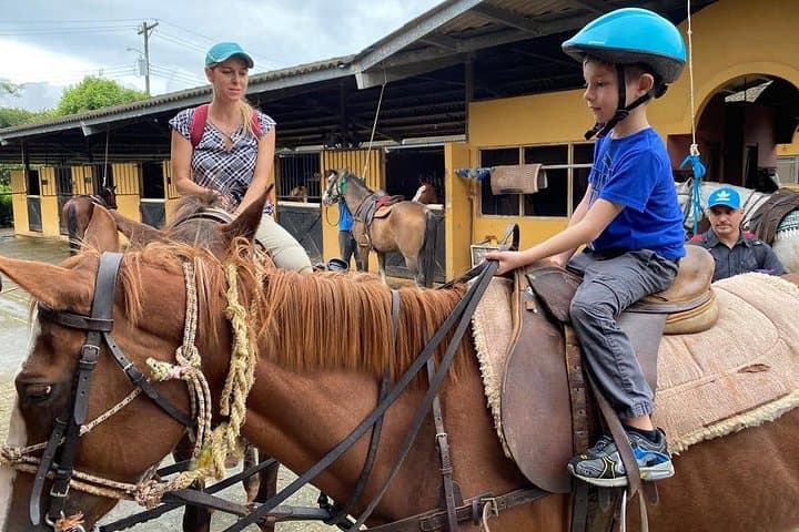 Horseback Riding Near Panama City: Cerro Azul Trails & River Swims photo 4