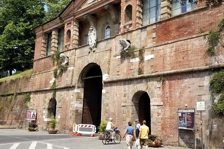 Walking Tour of Lucca's Renaissance Walls and Historic Center photo 3