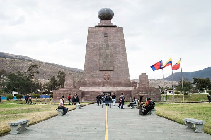 Quito to Galapagos: 6-Day Wildlife and Cultural Adventure photo 2