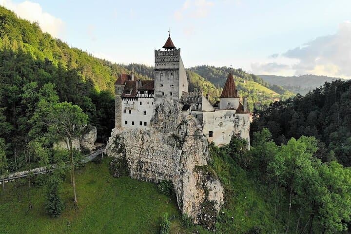 Day Trip from Bucharest: Bran (Dracula) Castle, Peles Castle & Brașov City