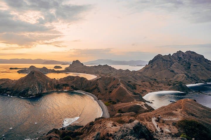 Full-Day Komodo Island Speedboat Tour: Padar, Komodo Dragons & Manta Snorkel photo 3
