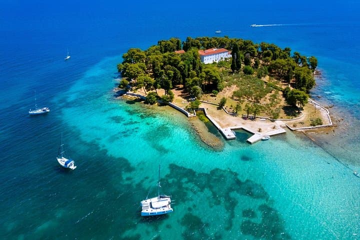 Private Speedboat Tour to Ugljan, Ošljak & Kostanj Beach from Zadar photo 1