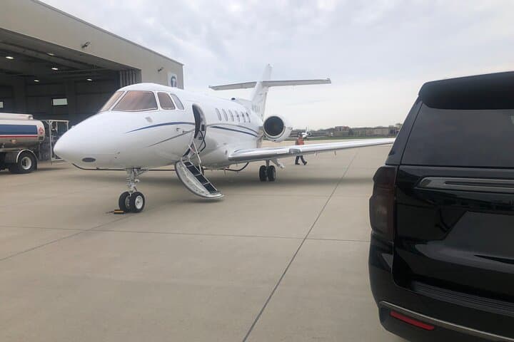 Private SUV Transfer from Chicago Downtown to O'Hare Airport — Door-to-Door Luxury Ride photo 3