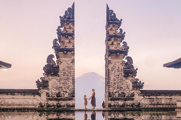 Gate of Heaven to Tukad Cepung: Full-Day Lempuyang, Tirta Gangga & Penglipuran Private Tour