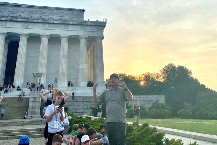 Inside Washington: Private Guided Bus Tour with Step-Off Guide photo 6