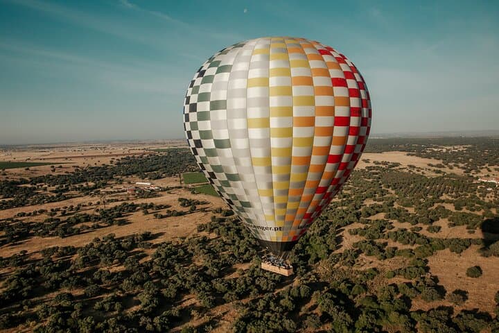 Hot Air Balloon Over Monsaraz and Alqueva Lake — Champagne Flight in Alentejo