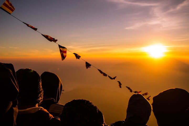 Ella to Adam's Peak Private Transfer — 5-Hour Ride to Sri Pada Trailhead