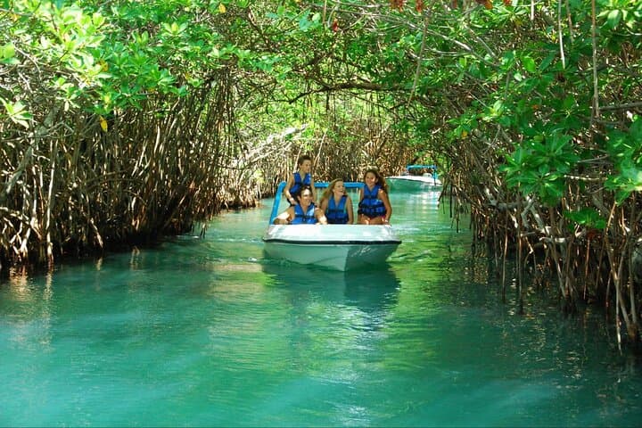 Speed Boats Through Nichupté Lagoon & Punta Nizuc Snorkel Tour photo 4