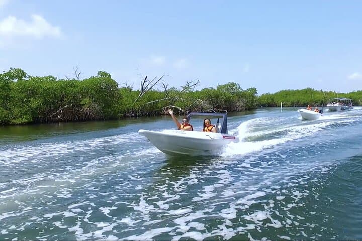 Speed Boats Through Nichupté Lagoon & Punta Nizuc Snorkel Tour photo 5