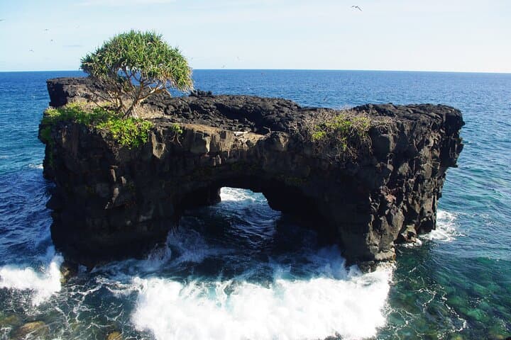 Upolu Lava Cliffs and Aganoa Black Sand Beach: Day Trip from Apia photo 2