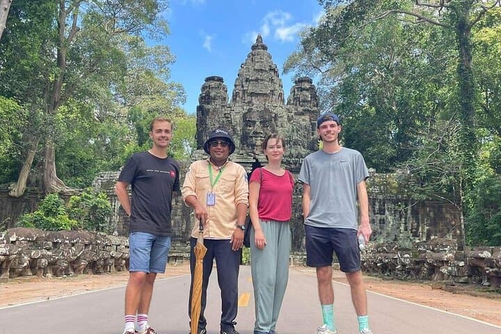 Private Sunrise Tour of Angkor Wat with Car or Van & Expert Khmer Guide
