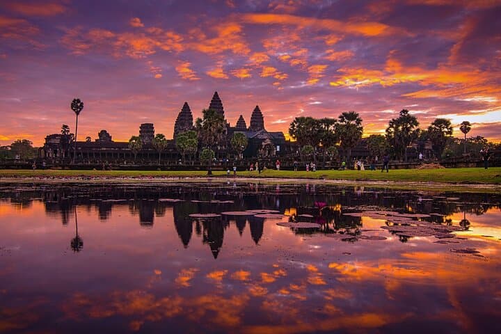 Sunrise at Angkor Wat: Small-Group Temple Tour from Siem Reap