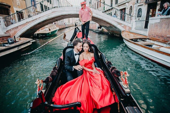Private Photographer in Venice: Iconic St. Mark's Photo Session photo 4