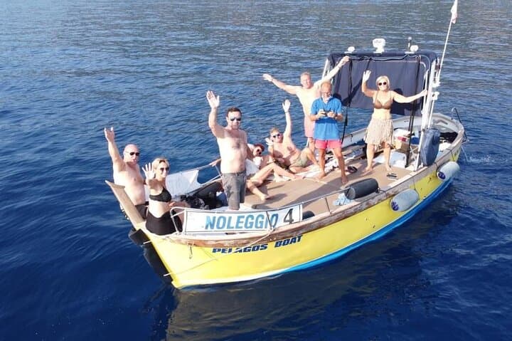 Cinque Terre Boat Tour from Manarola: 3-Hour Relaxing Cruise with Aperitif and Swim photo 2