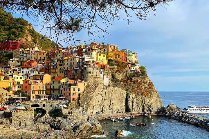 Cinque Terre Boat Tour from Manarola: 3-Hour Relaxing Cruise with Aperitif and Swim photo 5