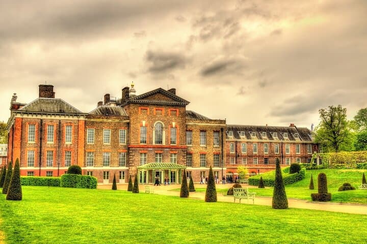 Private Kensington Walking Tour with Kensington Palace Entry photo 4
