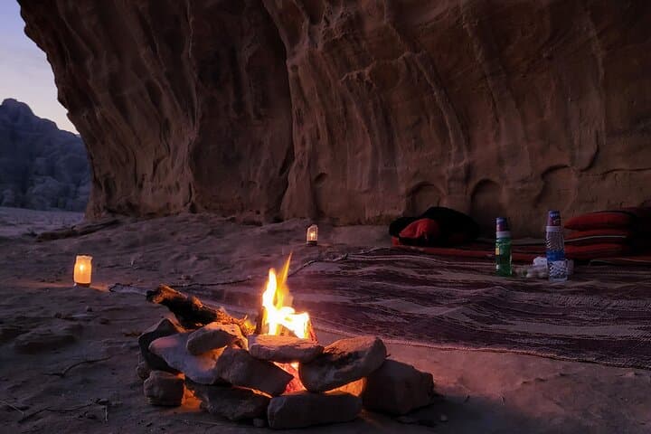 Wadi Rum 2-Day Starlit Cave Camp and Traditional Bedouin Dinner