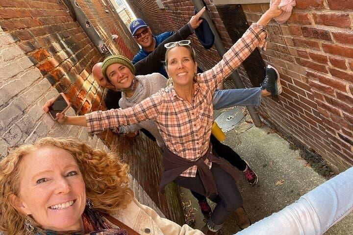 Wacky Williamsburg Scavenger Hunt: Interactive Historic City Challenge photo 6