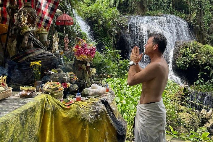 Balinese Melukat: Natural Holy Waterfalls Healing Tour in Tegalalang