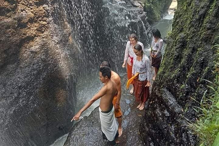 Balinese Melukat: Natural Holy Waterfalls Healing Tour in Tegalalang photo 3