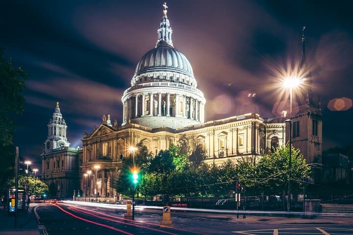 Inside St Paul's Cathedral — Private Walking Tour of London's Dome and Crypt