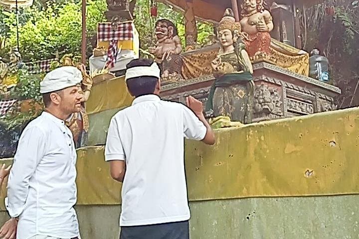 Balinese Melukat: Natural Holy Waterfalls Healing Tour in Tegalalang photo 4