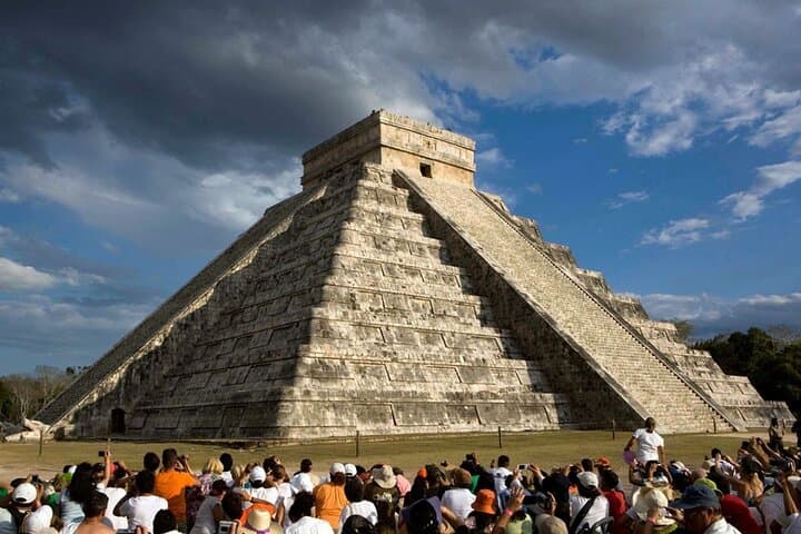 Isla Mujeres & Chichen Itza Two-Day All-Inclusive: Sail, Snorkel and Explore the Mayan Ruins