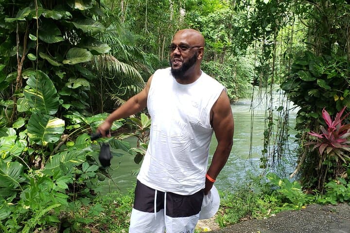 Martha Brae Bamboo Rafting from Montego Bay — 90-Minute Jade-Water River Cruise photo 2