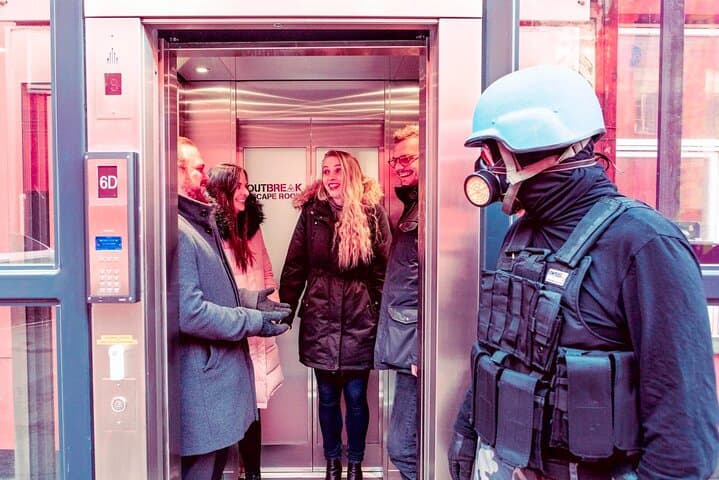 Private Outbreak Escape Room Copenhagen — Europe’s Largest Team Escape Experience photo 4