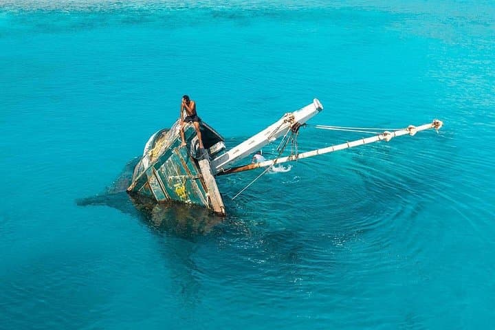 Maafushi Shipwreck Snorkel: Nurse Sharks, Giant Trevally & Dolphin Watching