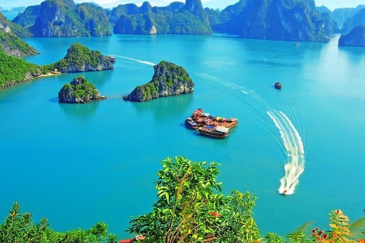 5-Day Highlight Vietnam: Hanoi, Tam Coc & Halong Bay Cruise photo 2