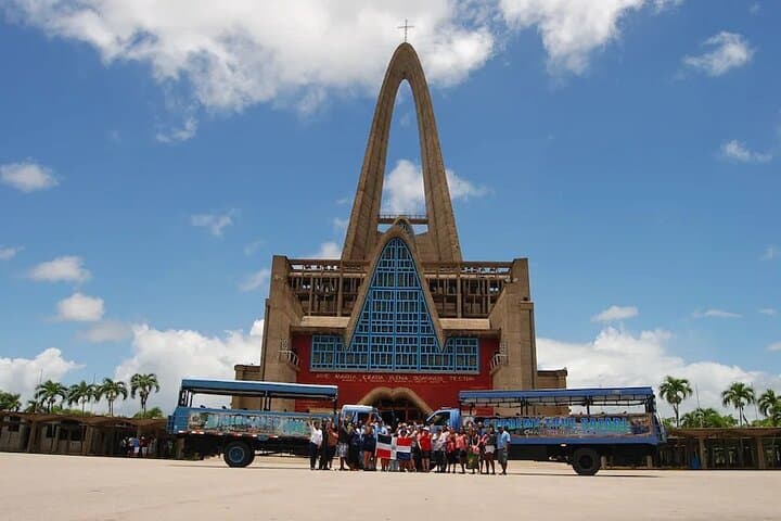 Discover Dominican Culture on a Safari Adventure