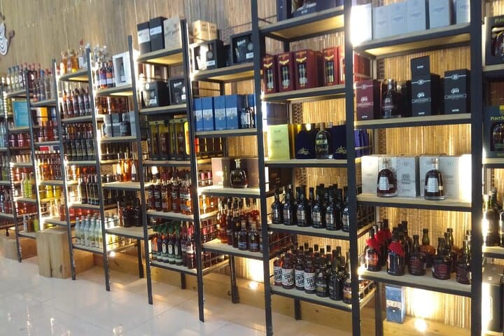 Punta Cana Guided Shopping & Tasting Tour: Rum, Chocolate, Cigars, and Local Crafts