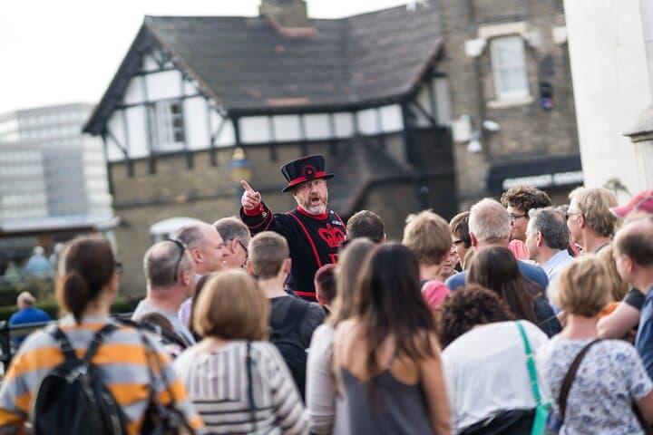 Visiting the Tower of London: Crown Jewels & Beefeater Tour Guide photo 4