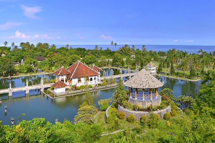 East Bali Day Tour: Lempuyang Gate of Heaven, Tirta Gangga, Taman Ujung & Virgin Beach photo 6