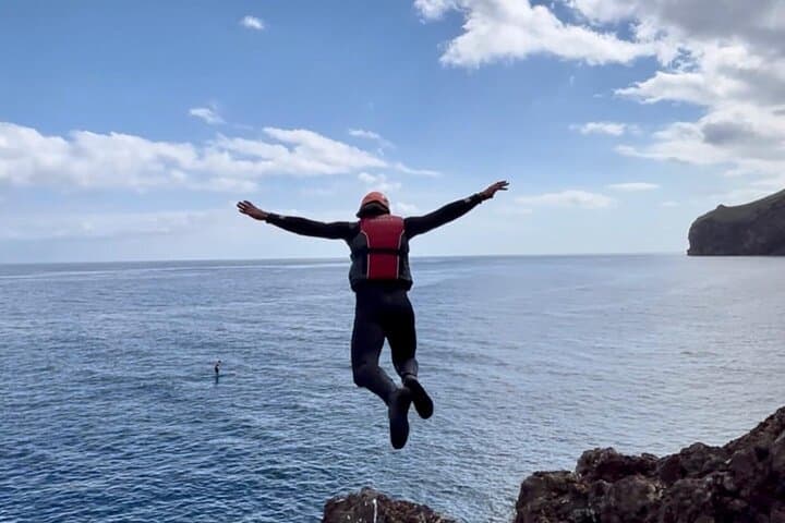 Garajau Coastal Hike and Cliff Jumping: Madeira Cliffside Swim & Jump