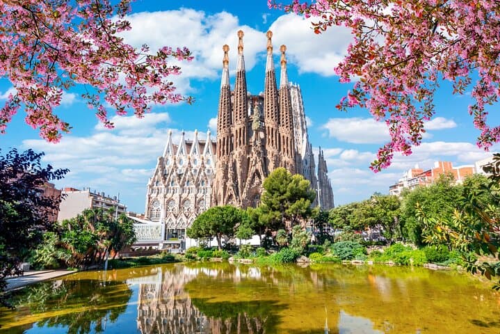 Barcelona Modernist Scavenger Hunt: Self-Guided Walking Tour & City Sights photo 5