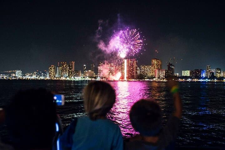 Waikiki Glass-Bottom Fireworks Cruise: Friday Night from Kewalo Basin photo 3