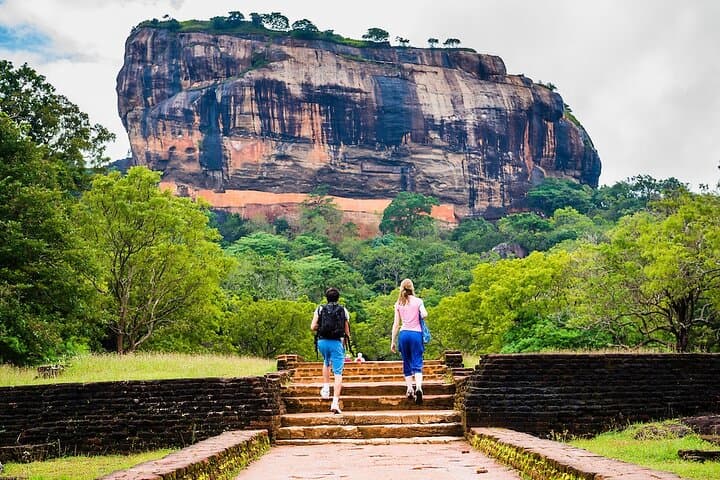 4-Day Private Driver Tour Sri Lanka — Colombo to Kandy, Nuwara Eliya & Ella photo 2