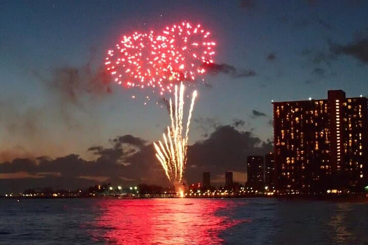 Honolulu Sunset Dinner Cruise: Waikiki Dinner Cruise & Friday Fireworks photo 2