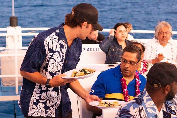 Honolulu Sunset Dinner Cruise: Waikiki Dinner Cruise & Friday Fireworks photo 3