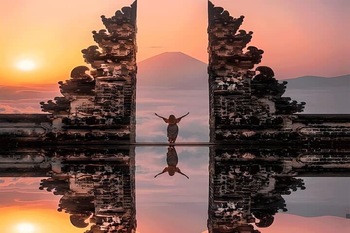 Bali Gate of Heaven Private Tour: Lempuyang, Tirta Gangga & Tukad Cepung Day Trip photo 2