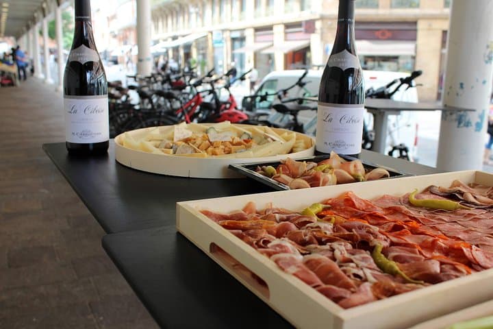 Toulouse Gourmand Bike Tour: Market Tastings & Capitole Sights